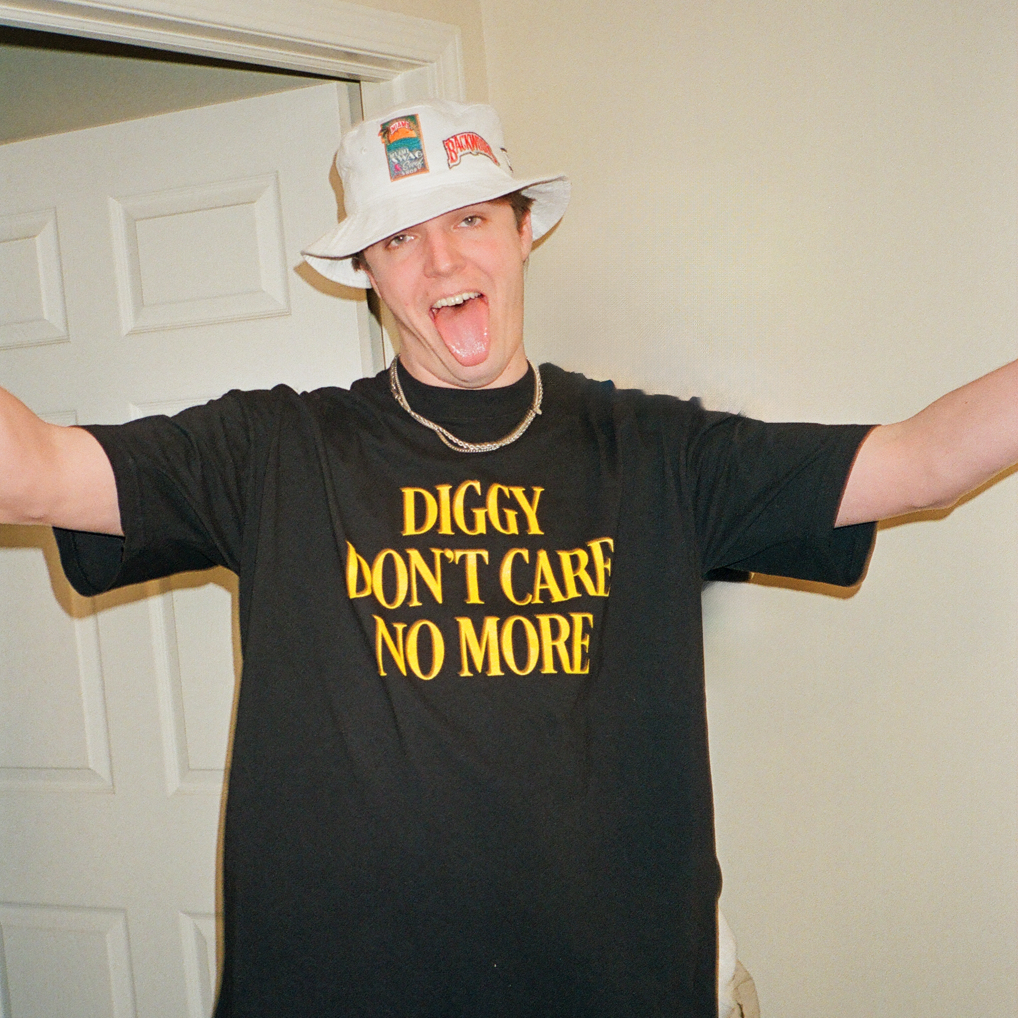 Diggy Don't Care Tee